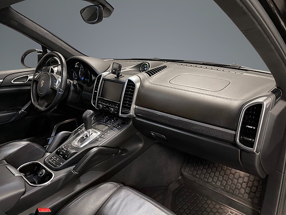 Porsche Cayenne 14 of 21