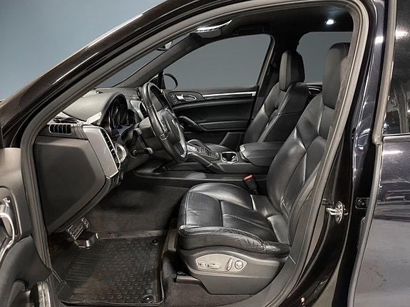 Porsche Cayenne 11 of 21