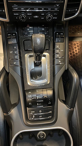 Porsche Cayenne 19 of 21
