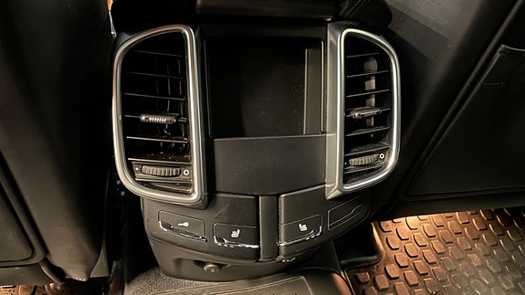 Porsche Cayenne 21 of 21