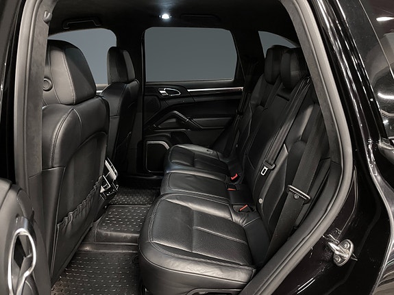 Porsche Cayenne 13 of 21