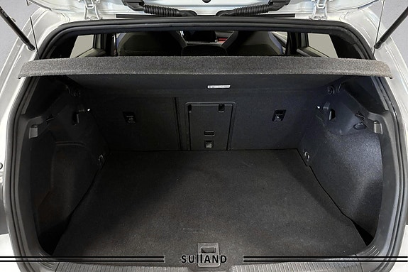 Volkswagen Golf VIII 12 of 13