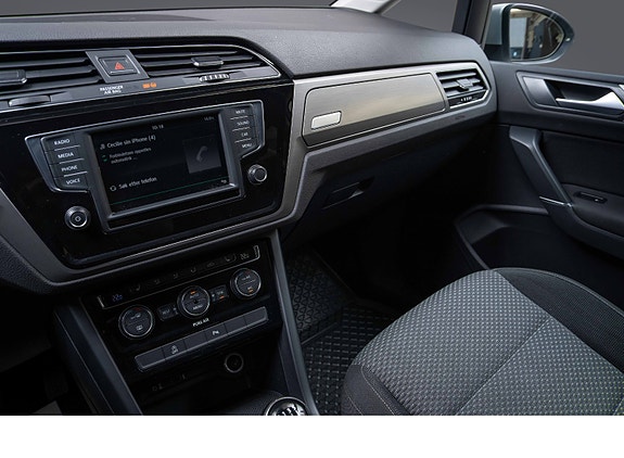Volkswagen Touran 16 of 28