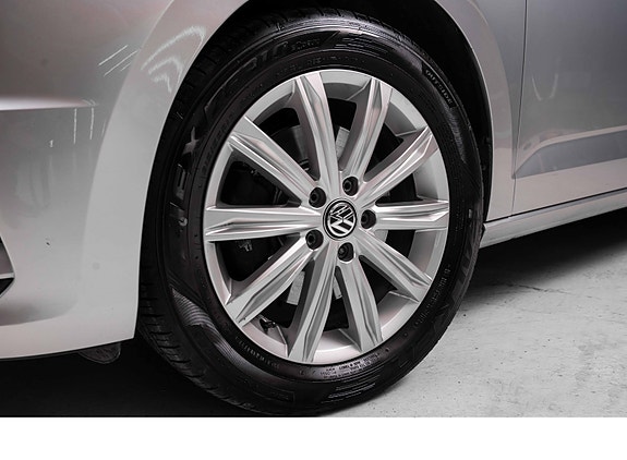 Volkswagen Touran 5 of 28