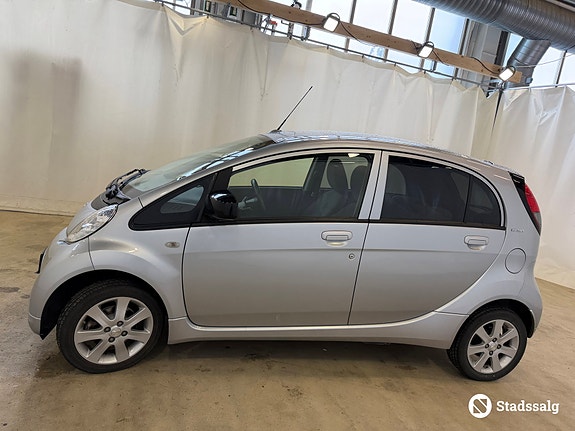 Peugeot iOn 8 of 10