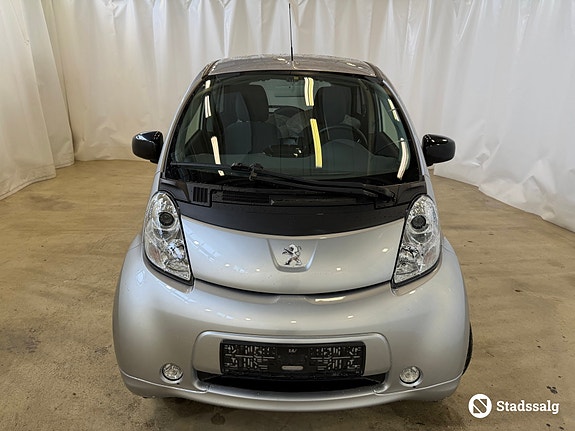 Peugeot iOn 2 of 10