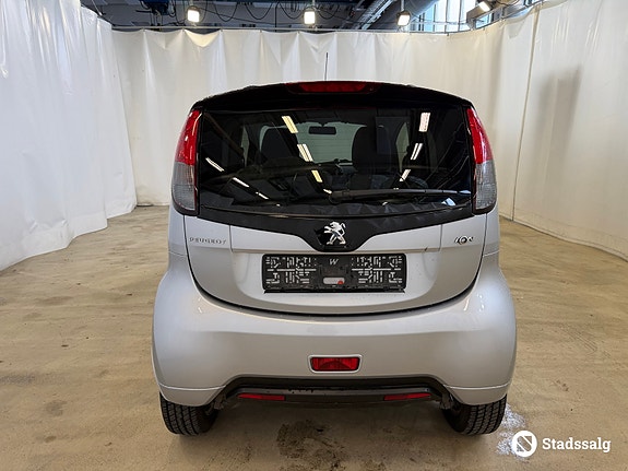 Peugeot iOn 6 of 10