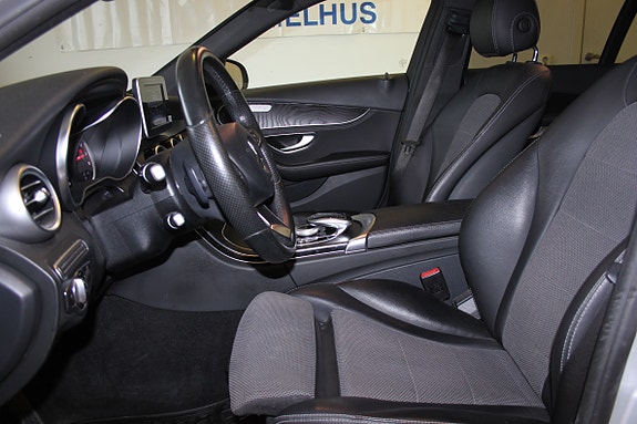 Mercedes-Benz C200 7 of 23