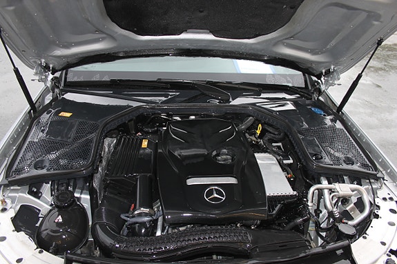 Mercedes-Benz C200 23 of 23