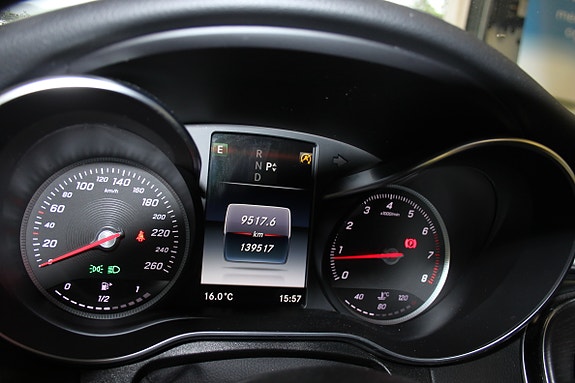 Mercedes-Benz C200 10 of 23