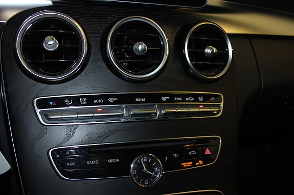 Mercedes-Benz C200 17 of 23