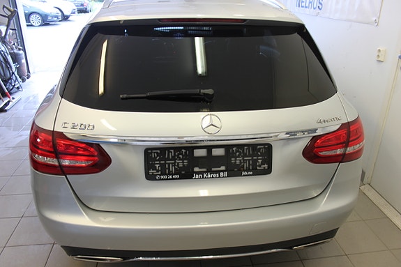 Mercedes-Benz C200 4 of 23