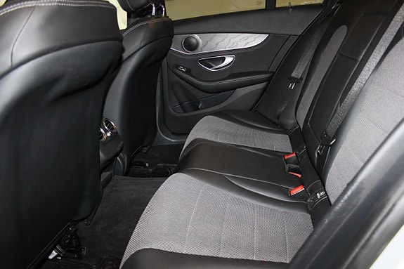 Mercedes-Benz C200 8 of 23