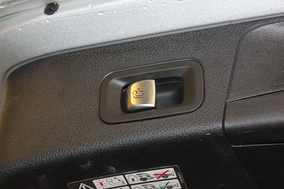 Mercedes-Benz C200 12 of 23