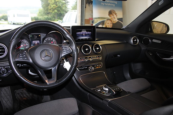 Mercedes-Benz C200 9 of 23