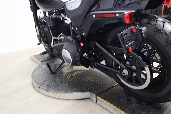 Harley-Davidson Softail Fat Bob 114 2 of 14