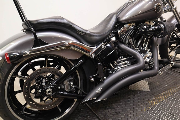 Harley-Davidson Breakout 9 of 15