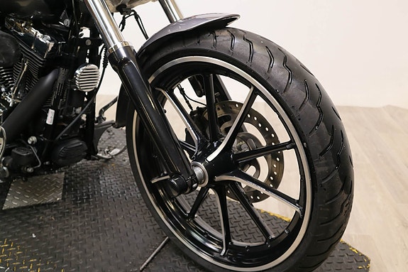 Harley-Davidson Breakout 10 of 15