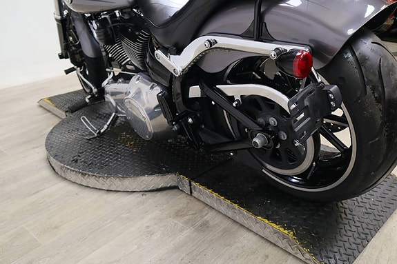 Harley-Davidson Breakout 2 of 15