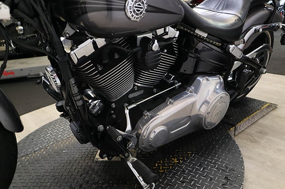 Harley-Davidson Breakout 6 of 15