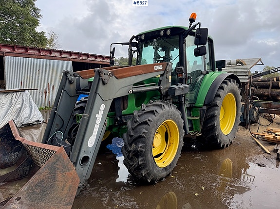 John Deere 6320 m/ frontlaster. 2 of 30