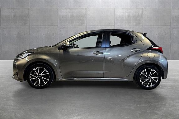Toyota Yaris 2 of 20