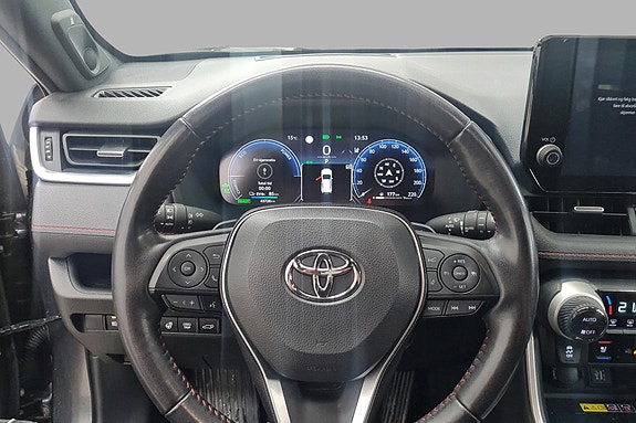 Toyota RAV4 Plug-in Hybrid 5 of 5