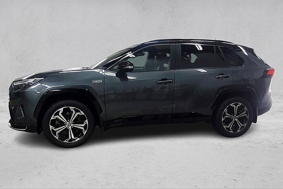 Toyota RAV4 Plug-in Hybrid 2 of 5