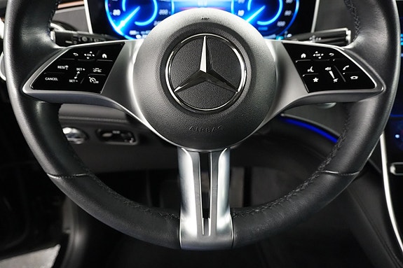 Mercedes-Benz EQE SUV 14 of 26