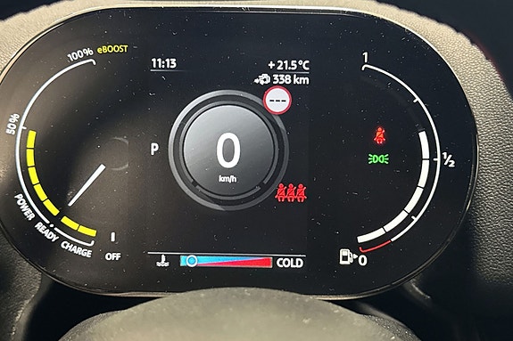 Digitalt display viser batteristatus med speedometer