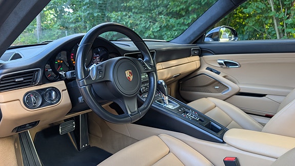 Porsche 911 Carrera S 21 of 30