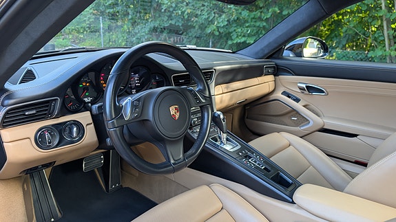 Porsche 911 Carrera S 16 of 30