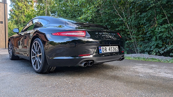 Porsche 911 Carrera S 13 of 30