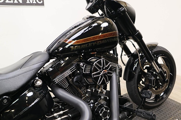 Harley-Davidson Pro Street Breakout CVO 5 of 18