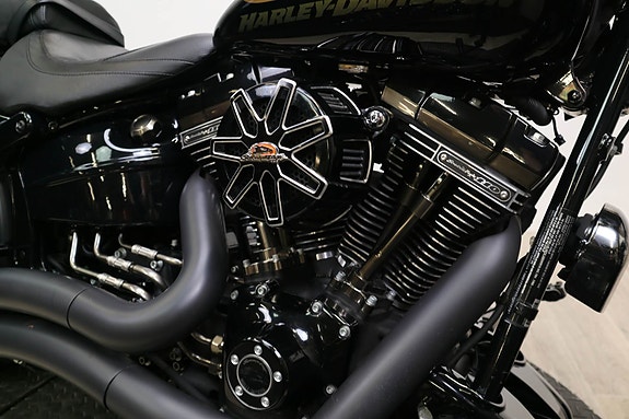 Harley-Davidson Pro Street Breakout CVO 16 of 18