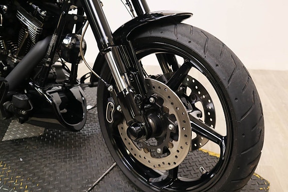 Harley-Davidson Pro Street Breakout CVO 12 of 18