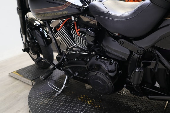 Harley-Davidson Pro Street Breakout CVO 15 of 18