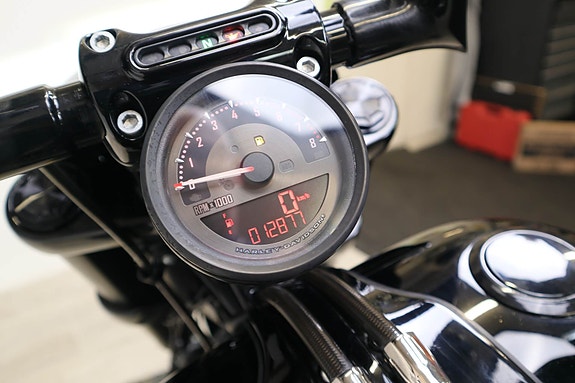 Harley-Davidson Pro Street Breakout CVO 6 of 18