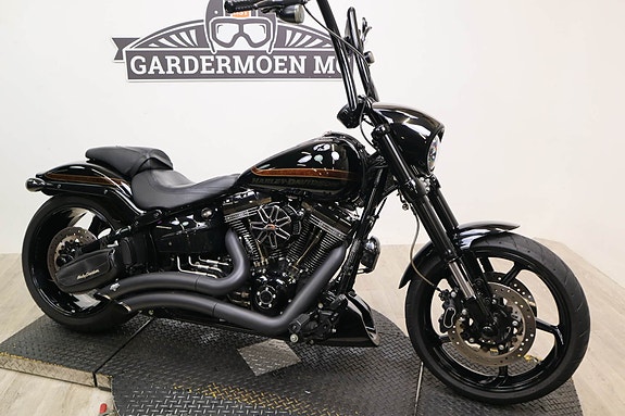 Harley-Davidson Pro Street Breakout CVO 17 of 18