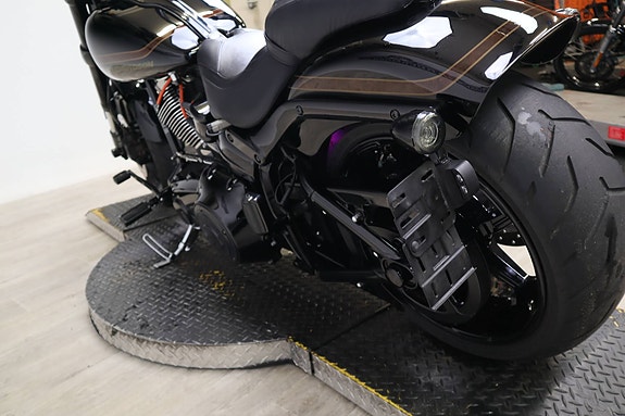 Harley-Davidson Pro Street Breakout CVO 13 of 18