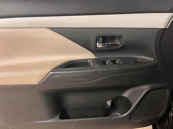 Mitsubishi Outlander 12 of 30