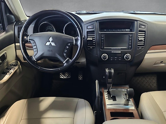 Mitsubishi Pajero 13 of 20