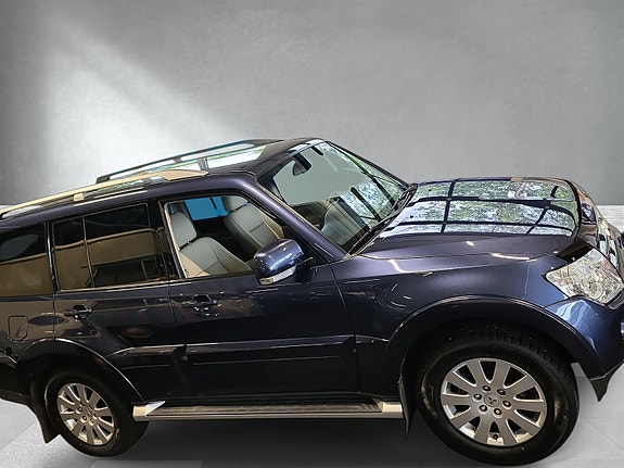 Mitsubishi Pajero 4 of 20
