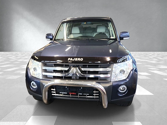 Mitsubishi Pajero 2 of 20