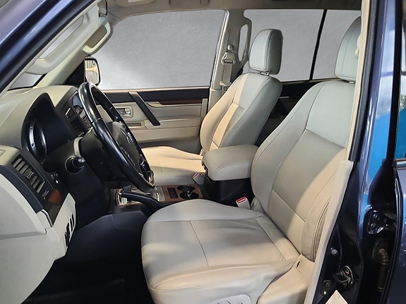 Mitsubishi Pajero 9 of 20