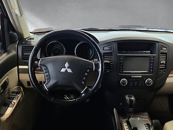 Mitsubishi Pajero 14 of 20