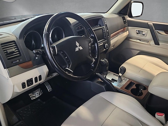 Mitsubishi Pajero 10 of 20