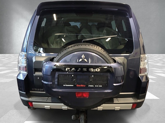 Mitsubishi Pajero 6 of 20