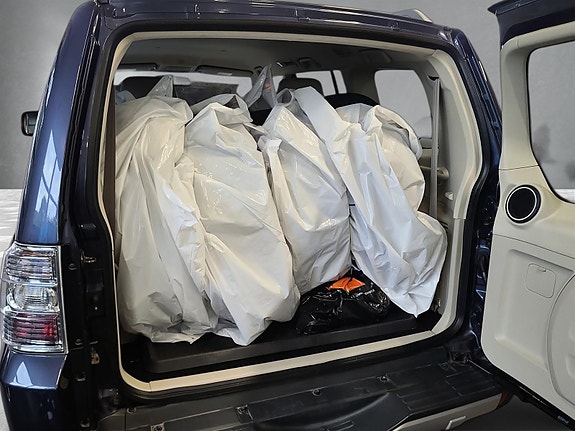 Mitsubishi Pajero 20 of 20