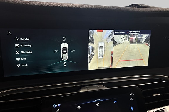 Infotainment med 360° kamera og parkeringshjelp for komfort.